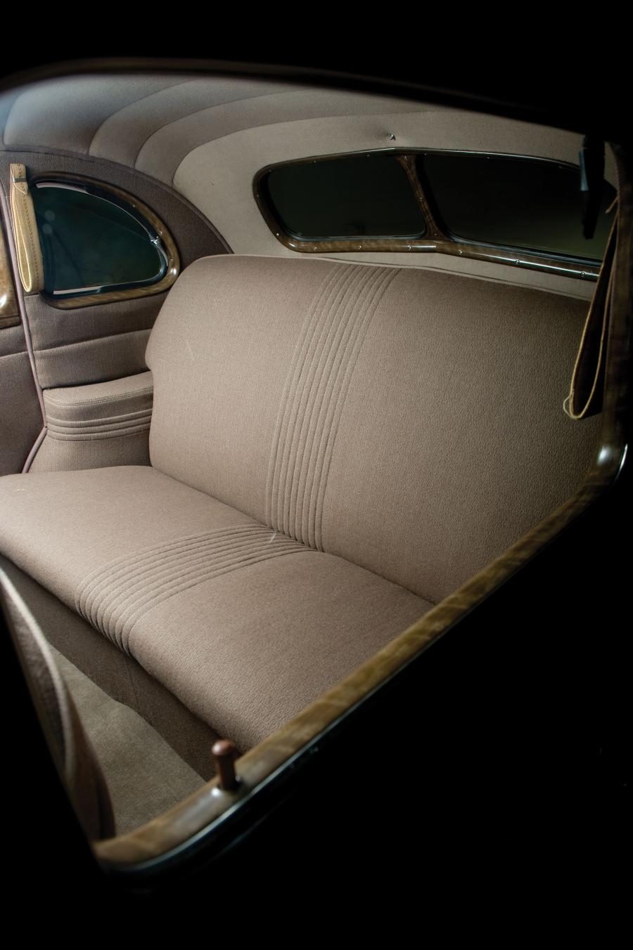  Oldsmobile Six Touring Sedan 1938 года  (фото 3 из 5)